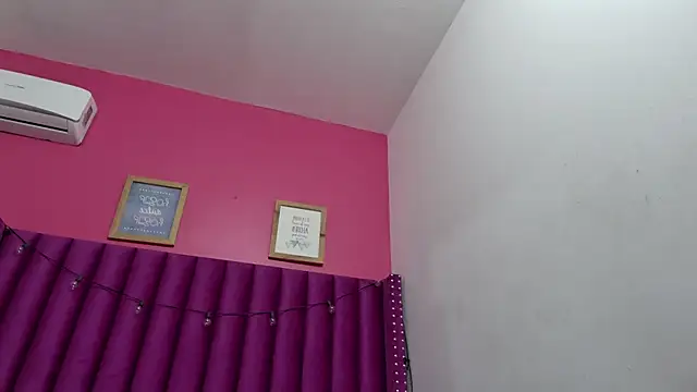 Snapshot of littleebonny chatting on 03-09-25, 07:59 littleebonny online show from 03-09-25, 07:59