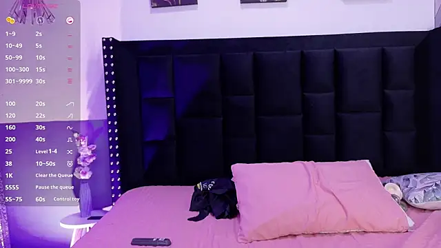 Snapshot of littleebonny chatting on 09-22-25, 12:40 littleebonny online show from 09-22-25, 12:40