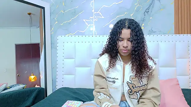 Snapshot of littleebonny chatting on 10-10-25, 07:24 littleebonny online show from 10-10-25, 07:24