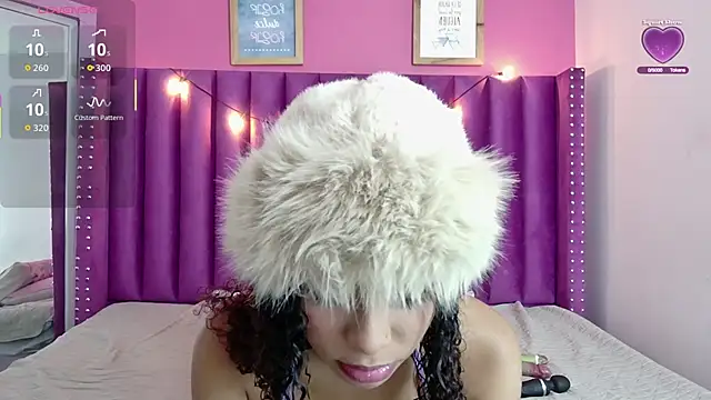 Snapshot of littleebonny chatting on 11-10-25, 01:21 littleebonny online show from 11-10-25, 01:21