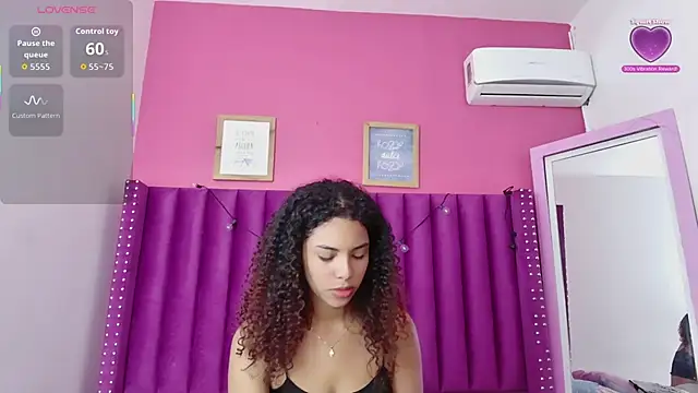 Snapshot of littleebonny chatting on 11-29-25, 01:03 littleebonny online show from 11-29-25, 01:03