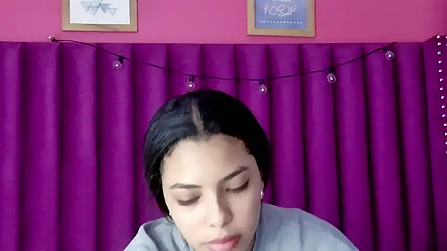 Snapshot of littleebonny chatting on 12-22-25, 12:35 littleebonny online show from 12-22-25, 12:35