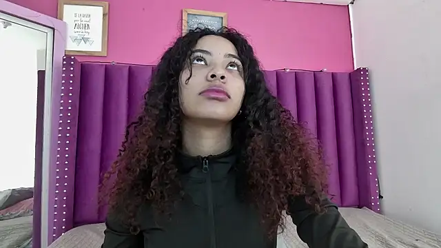 Snapshot of littleebonny chatting on 03-12-26, 12:33 littleebonny online show from 03-12-26, 12:33