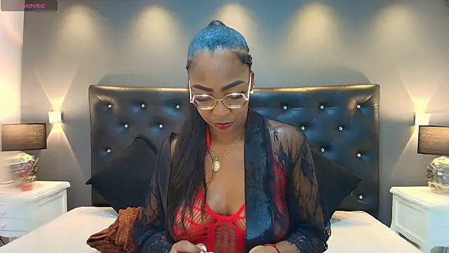 Snapshot of dirtyvictoria chatting on 12-17-25, 12:33 dirtyvictoria online show from 12-17-25, 12:33