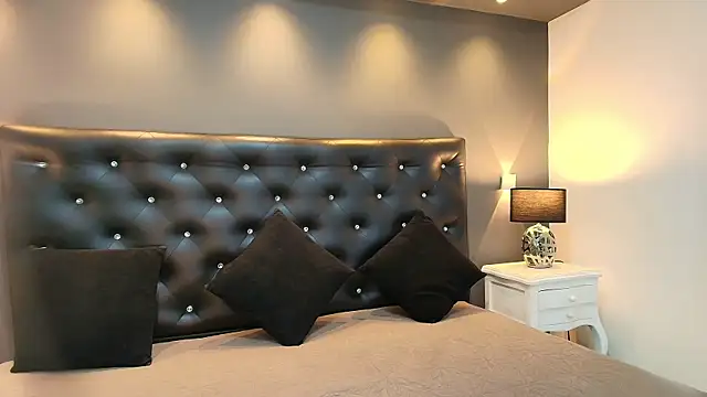 Snapshot of dirtyvictoria chatting on 12-21-25, 12:34 dirtyvictoria online show from 12-21-25, 12:34