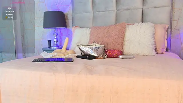 emily parkerr online show from 04-22-26, 03:24