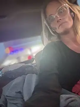 Snapshot of vixendoll87 chatting on 02-16-25, 11:26 vixendoll87 online show from 02-16-25, 11:26