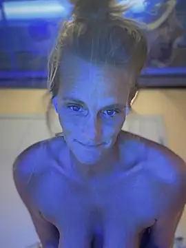 Snapshot of vixendoll87 chatting on 02-24-25, 12:09 vixendoll87 online show from 02-24-25, 12:09