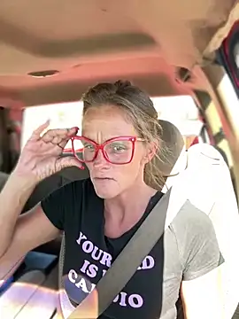 Snapshot of vixendoll87 chatting on 03-18-25, 06:59 vixendoll87 online show from 03-18-25, 06:59