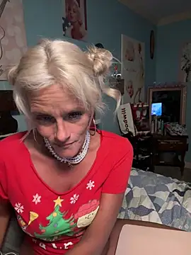 Snapshot of vixendoll87 chatting on 12-05-25, 04:10 vixendoll87 online show from 12-05-25, 04:10