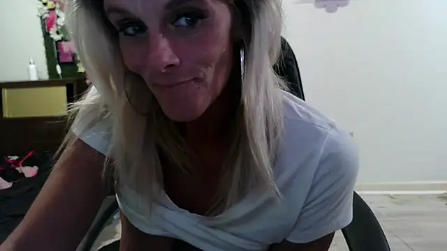 vixendoll87 online show from 07-25-26, 12:53