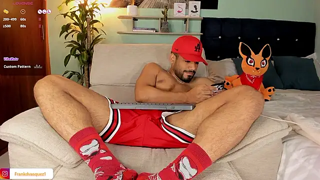 Snapshot of Neganhot_ chatting on 01-12-26, 10:59 Neganhot online show from 01-12-26, 10:59