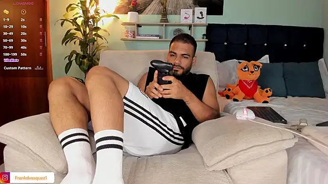 Snapshot of Neganhot_ chatting on 02-13-26, 10:39 Neganhot online show from 02-13-26, 10:39