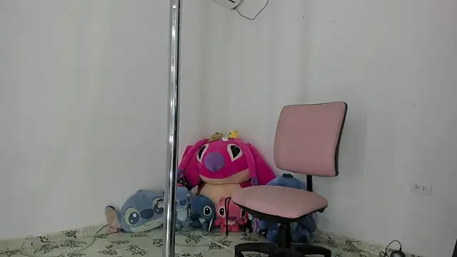 Snapshot of Lissa_petite chatting on 01-05-25, 02:06 Lissa petite online show from 01-05-25, 02:06