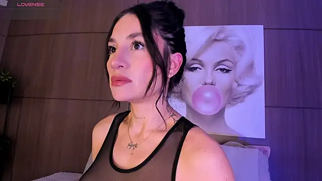 Snapshot of AgattaDuque chatting on 11-28-25, 12:35 AgattaDuque online show from 11-28-25, 12:35