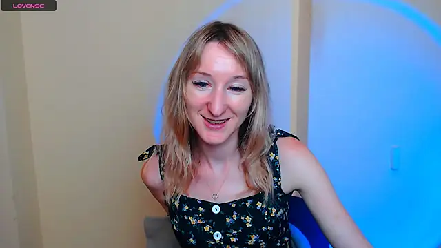 Snapshot of AmandaSell chatting on 06-30-26, 06:58 AmandaSell online show from 06-30-26, 06:58