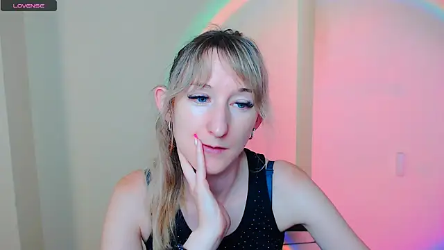 Snapshot of AmandaSell chatting on 07-14-26, 10:21 AmandaSell online show from 07-14-26, 10:21