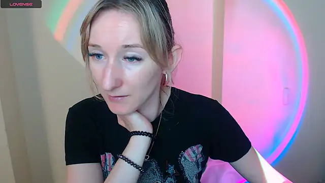Snapshot of AmandaSell chatting on 07-22-26, 07:11 AmandaSell online show from 07-22-26, 07:11