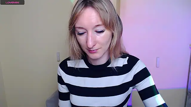 Snapshot of AmandaSell chatting on 07-28-26, 07:04 AmandaSell online show from 07-28-26, 07:04