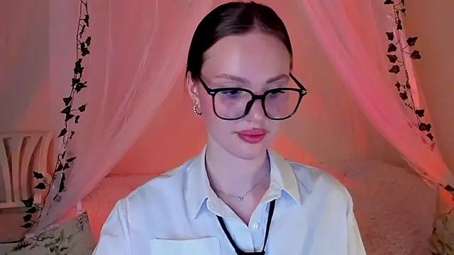 Snapshot of MishkaMe chatting on 12-05-24, 05:17 MishkaMe online show from 12-05-24, 05:17