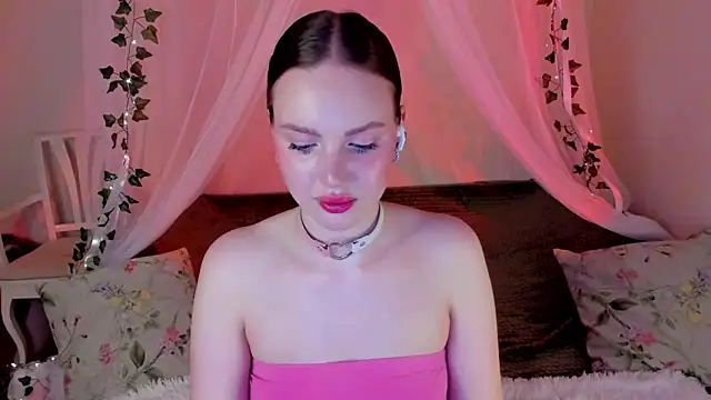 Snapshot of MishkaMe chatting on 12-17-24, 06:42 MishkaMe online show from 12-17-24, 06:42