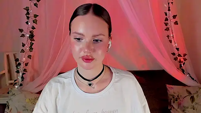 Snapshot of MishkaMe chatting on 12-20-24, 06:35 MishkaMe online show from 12-20-24, 06:35