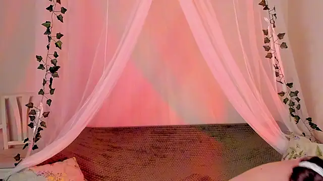 Snapshot of MishkaMe chatting on 12-30-24, 06:05 MishkaMe online show from 12-30-24, 06:05