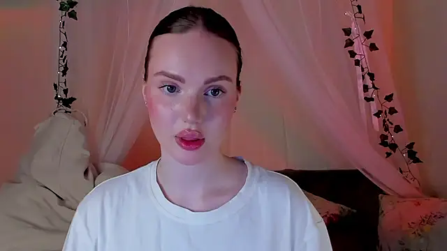 Snapshot of MishkaMe chatting on 02-03-25, 02:55 MishkaMe online show from 02-03-25, 02:55