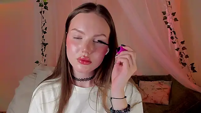 Snapshot of MishkaMe chatting on 02-09-25, 04:40 MishkaMe online show from 02-09-25, 04:40