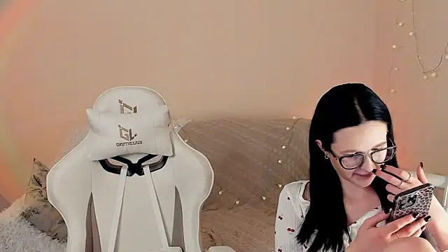 Snapshot of MishkaMe chatting on 12-04-25, 07:06 MishkaMe online show from 12-04-25, 07:06