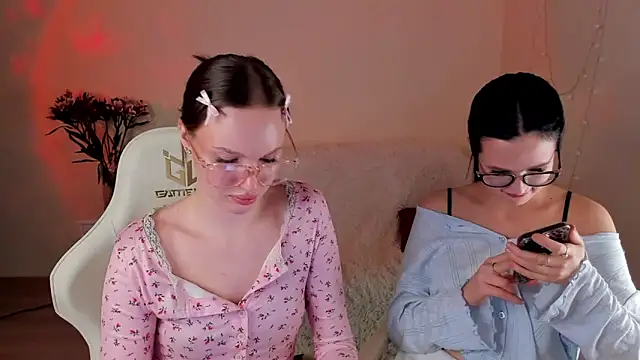 Snapshot of MishkaMe chatting on 02-25-26, 06:39 MishkaMe online show from 02-25-26, 06:39