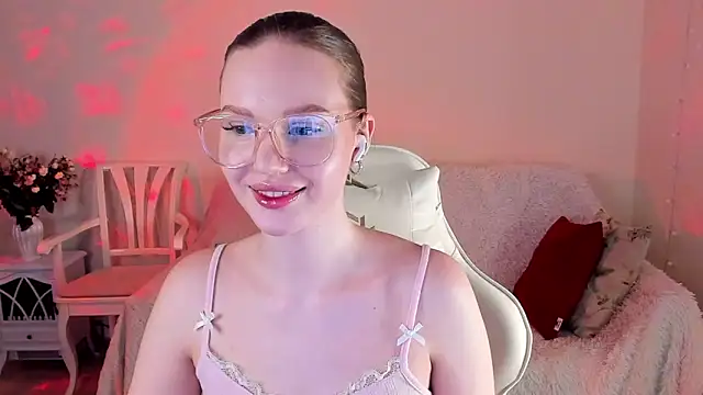 Snapshot of MishkaMe chatting on 03-12-26, 03:40 MishkaMe online show from 03-12-26, 03:40