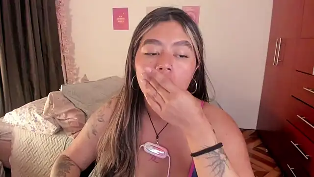 StephaniFox online show from 10-22-25, 02:01