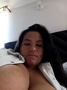 Snapshot of Julieta-tits chatting on 03-15-26, 06:14 Julieta-tits online show from 03-15-26, 06:14