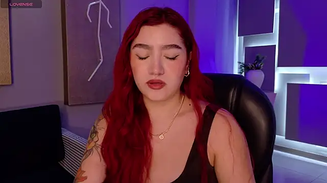 Snapshot of ViolettCastel chatting on 12-21-25, 11:28 ViolettCastel online show from 12-21-25, 11:28