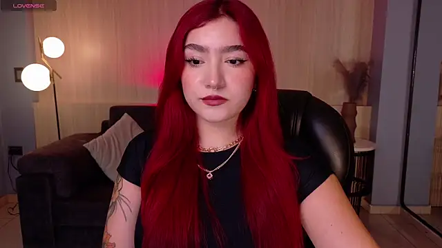 Snapshot of ViolettCastel chatting on 12-22-25, 07:11 ViolettCastel online show from 12-22-25, 07:11