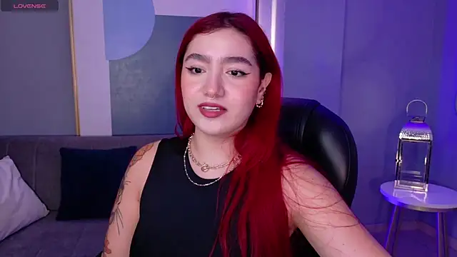 Snapshot of ViolettCastel chatting on 01-06-26, 06:55 ViolettCastel online show from 01-06-26, 06:55