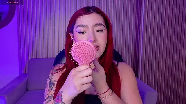 Snapshot of ViolettCastel chatting on 01-11-26, 04:34 ViolettCastel online show from 01-11-26, 04:34