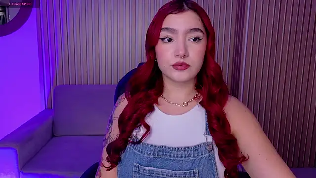 Snapshot of ViolettCastel chatting on 01-12-26, 06:46 ViolettCastel online show from 01-12-26, 06:46