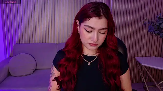 Snapshot of ViolettCastel chatting on 02-18-26, 07:32 ViolettCastel online show from 02-18-26, 07:32