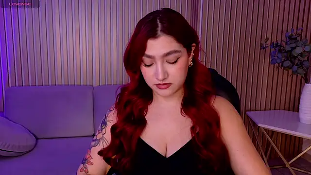 Snapshot of ViolettCastel chatting on 02-19-26, 07:21 ViolettCastel online show from 02-19-26, 07:21