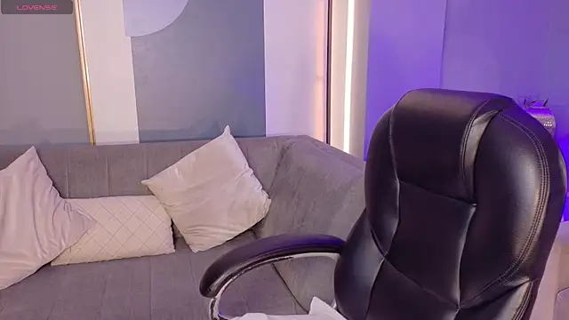 Snapshot of ViolettCastel chatting on 02-22-26, 04:38 ViolettCastel online show from 02-22-26, 04:38