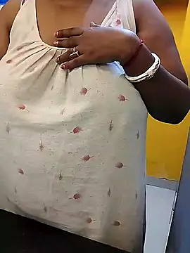 Snapshot of ANUBHABI chatting on 03-09-25, 10:41 ANUBHABI online show from 03-09-25, 10:41