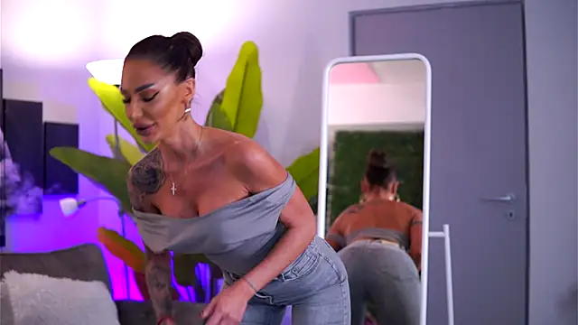 RaquelleVon online show from 11-15-25, 10:34