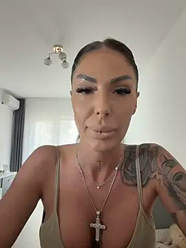 Snapshot of RaquelleVon chatting on 03-19-26, 12:42 RaquelleVon online show from 03-19-26, 12:42