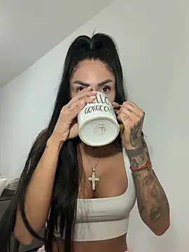 Snapshot of RaquelleVon chatting on 04-06-26, 04:46 RaquelleVon online show from 04-06-26, 04:46