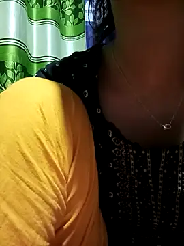 Snapshot of Aruyeshi- chatting on 03-09-25, 01:04 Aruyeshi- online show from 03-09-25, 01:04