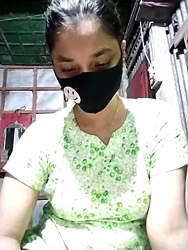 Snapshot of Aruyeshi- chatting on 10-07-25, 03:47 Aruyeshi- online show from 10-07-25, 03:47