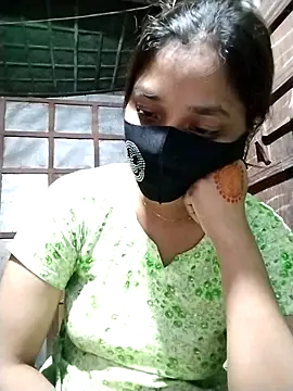 Snapshot of Aruyeshi- chatting on 10-13-25, 12:16 Aruyeshi- online show from 10-13-25, 12:16