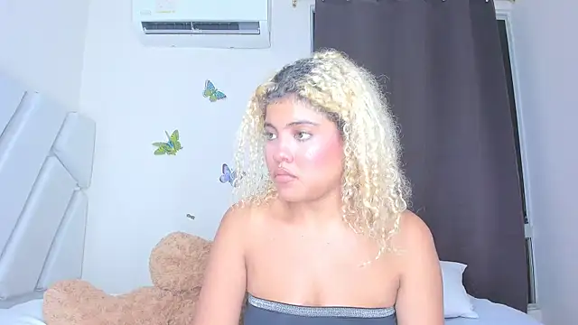 sofiacastillo01 online show from 02-23-26, 12:52